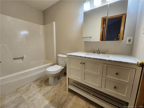 $2,450 | 11 Sherman Lane, Unit 11, Hamden, CT 06514
