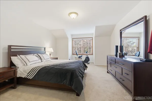 $449,800 | 2012 Waverly Circle, St. Charles, IL 60174