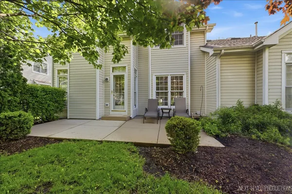 $449,800 | 2012 Waverly Circle, St. Charles, IL 60174