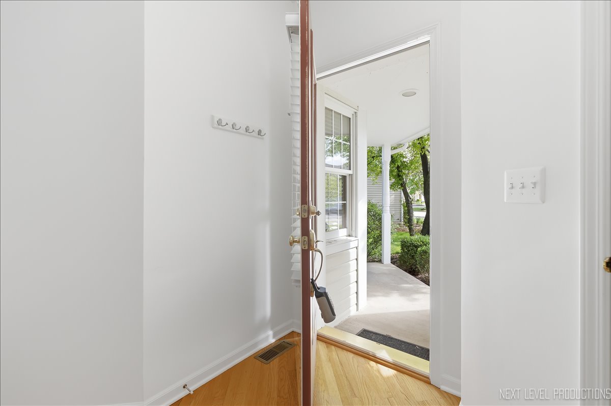 2012 Waverly Circle St. Charles, IL 60174 - Photo 3 of 24