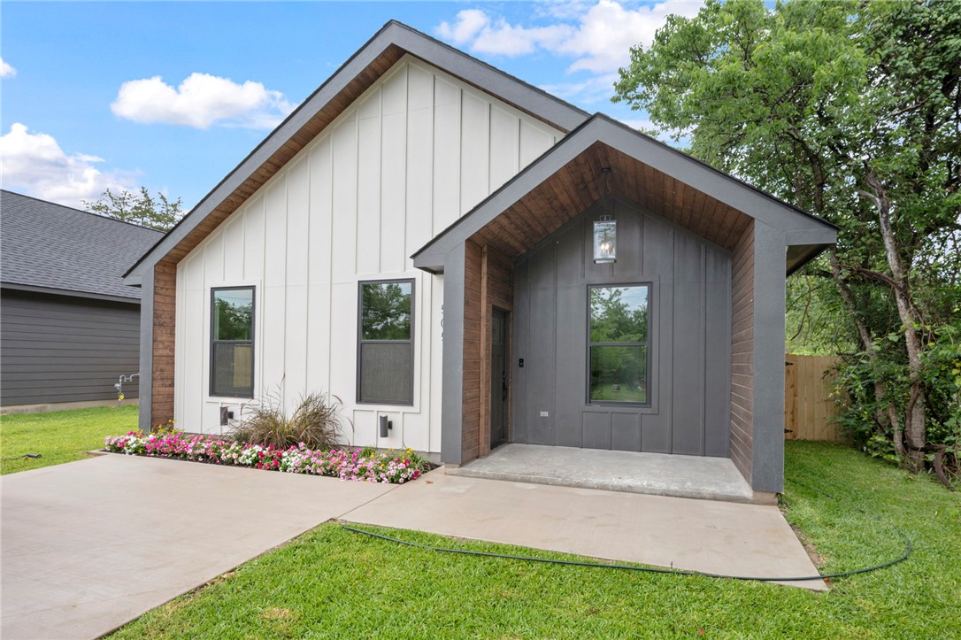 505 Legion Court Bryan, TX 77803 - Photo 1 of 21 a front view of a house with yard and green space