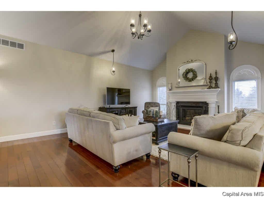 4475 East Divernon Road Pawnee, IL 62558 - Photo 6 of 36