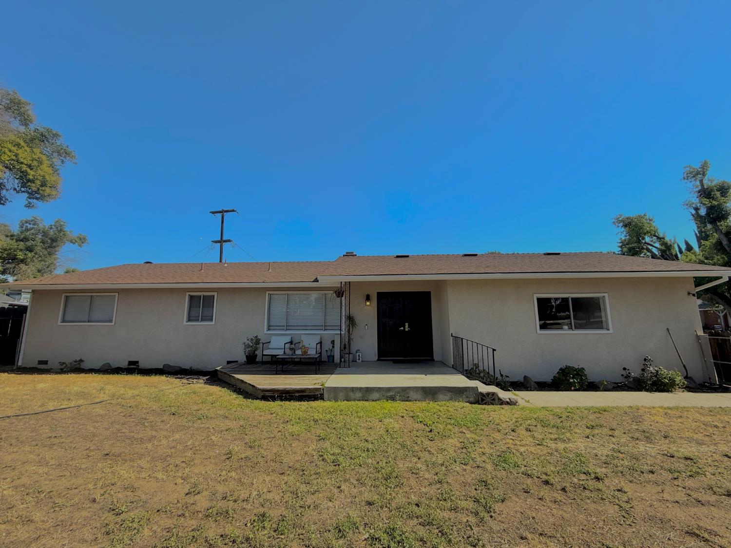 1636 Cameo Way Modesto, CA 95350 - Photo 1 of 29 a front view of house with yard