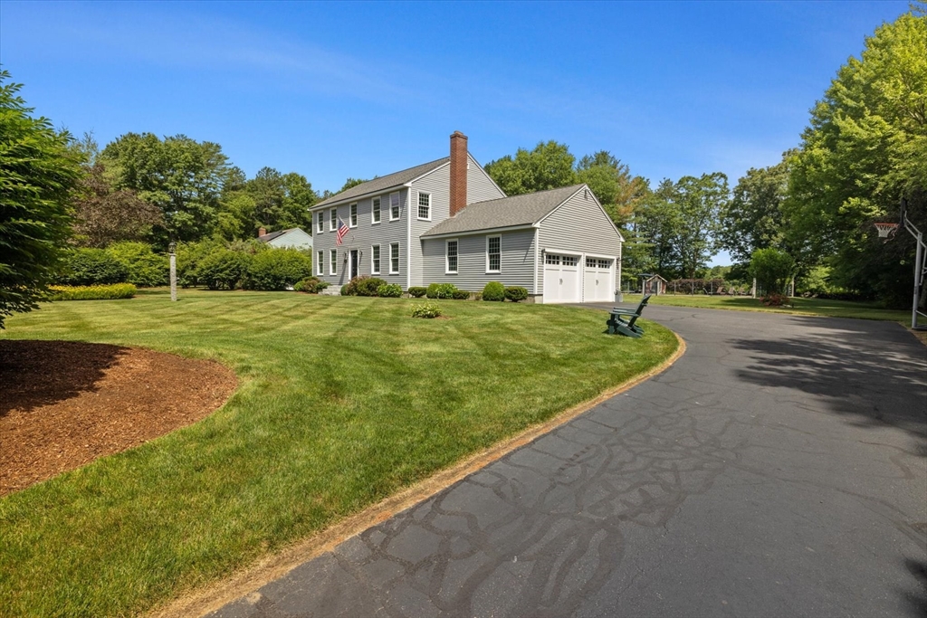 16 King Philip Path Mendon, MA 01756 - Photo 3 of 42