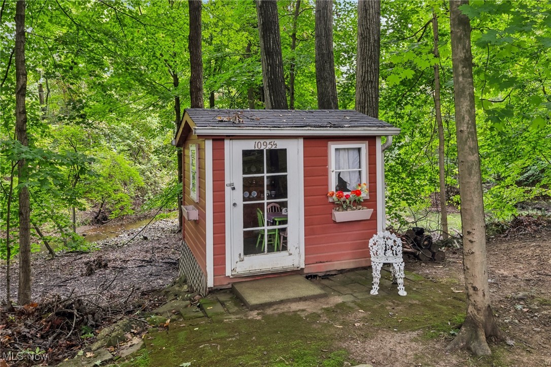 1095 Dorsh Road Cleveland, OH 44121 - Photo 29 of 33 Gallery Image 29