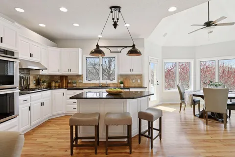 $1,099,900 | 7604 Delaney Boulevard, Edina, MN 55439