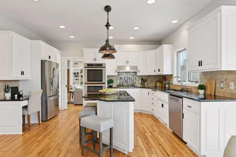 $1,099,900 | 7604 Delaney Boulevard, Edina, MN 55439