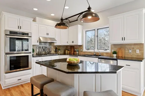 $1,099,900 | 7604 Delaney Boulevard, Edina, MN 55439