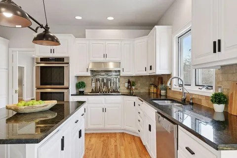 $1,099,900 | 7604 Delaney Boulevard, Edina, MN 55439