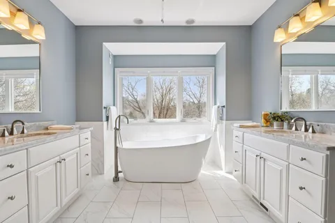 $1,099,900 | 7604 Delaney Boulevard, Edina, MN 55439