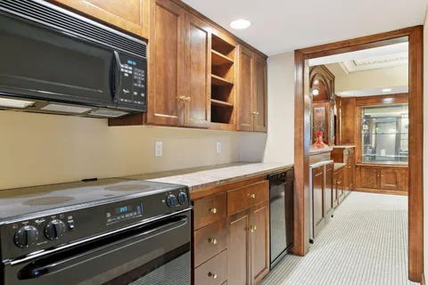 $1,099,900 | 7604 Delaney Boulevard, Edina, MN 55439