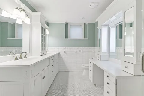 $1,099,900 | 7604 Delaney Boulevard, Edina, MN 55439