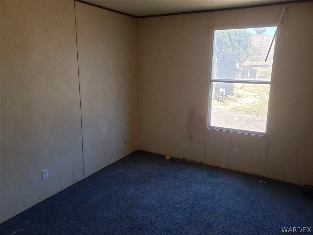 14185 Powerline Road Kingman, AZ 86401 - Photo 15 of 22 an empty room with a window