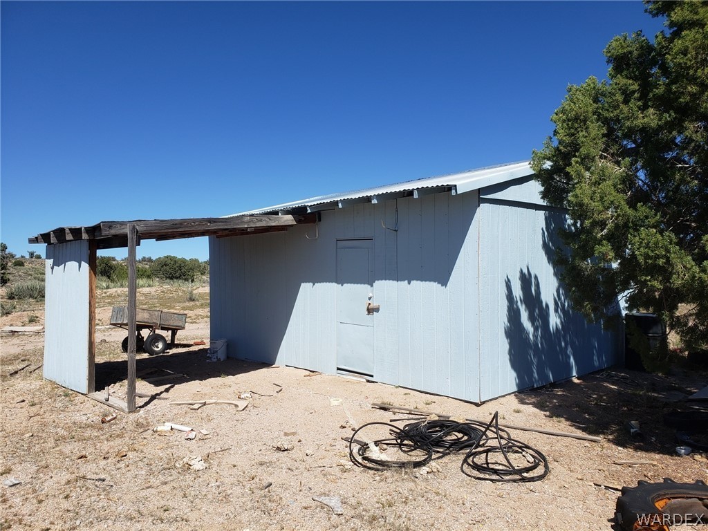 14185 Powerline Road Kingman, AZ 86401 - Photo 4 of 22 a view of a backyard of a house