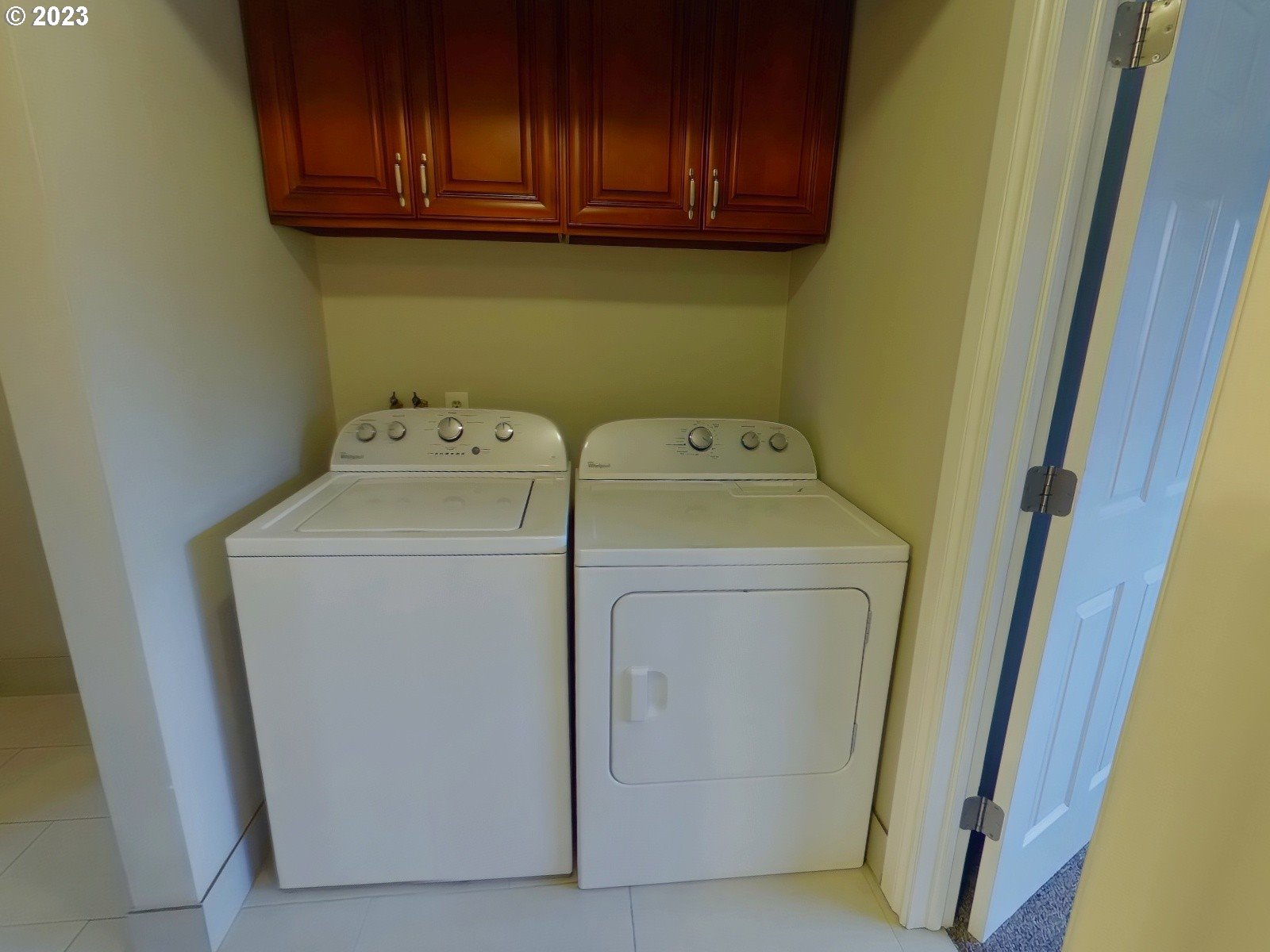 925 Anderson Lane Springfield, OR 97477 - Photo 12 of 19 a utility room with dryer and washer