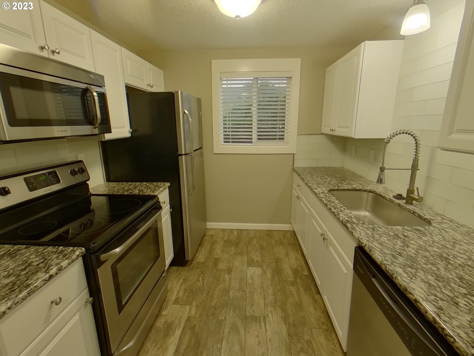 925 Anderson Lane Springfield, OR 97477 - Photo 2 of 19 a kitchen with a sink stove microwave and refrigerator