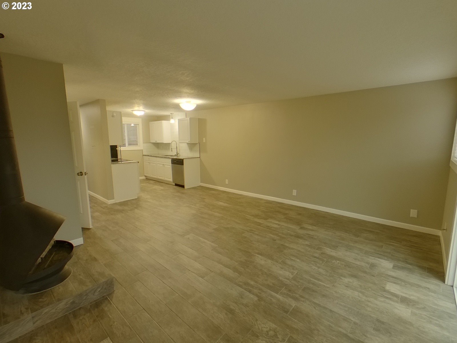 925 Anderson Lane Springfield, OR 97477 - Photo 8 of 19 a view of a room with a sink