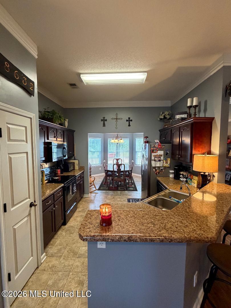 328 Vaiden Ridge Drive North Hernando, MS 38632 - Photo 6 of 16 Kitchen into Dining Room