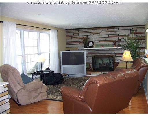 20947 Winfield Road Fraziers Bottom, WV 25082 - Photo 6 of 11 Living Room.