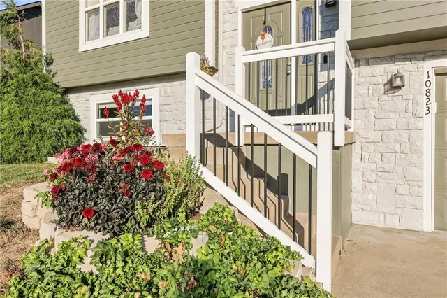 $373,000 | 10823 North Oakland Avenue, Kansas City, MO 64157