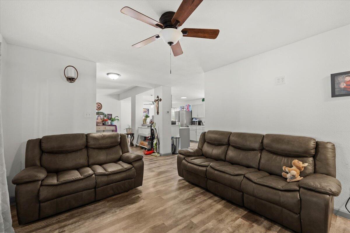 10755 Cody Drive Red Bluff, CA 96080 - Photo 7 of 77 a living room with furniture