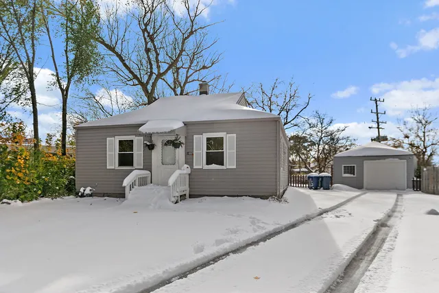 $210,000 | 1105 Woodlawn Circle, Waukegan, IL 60085