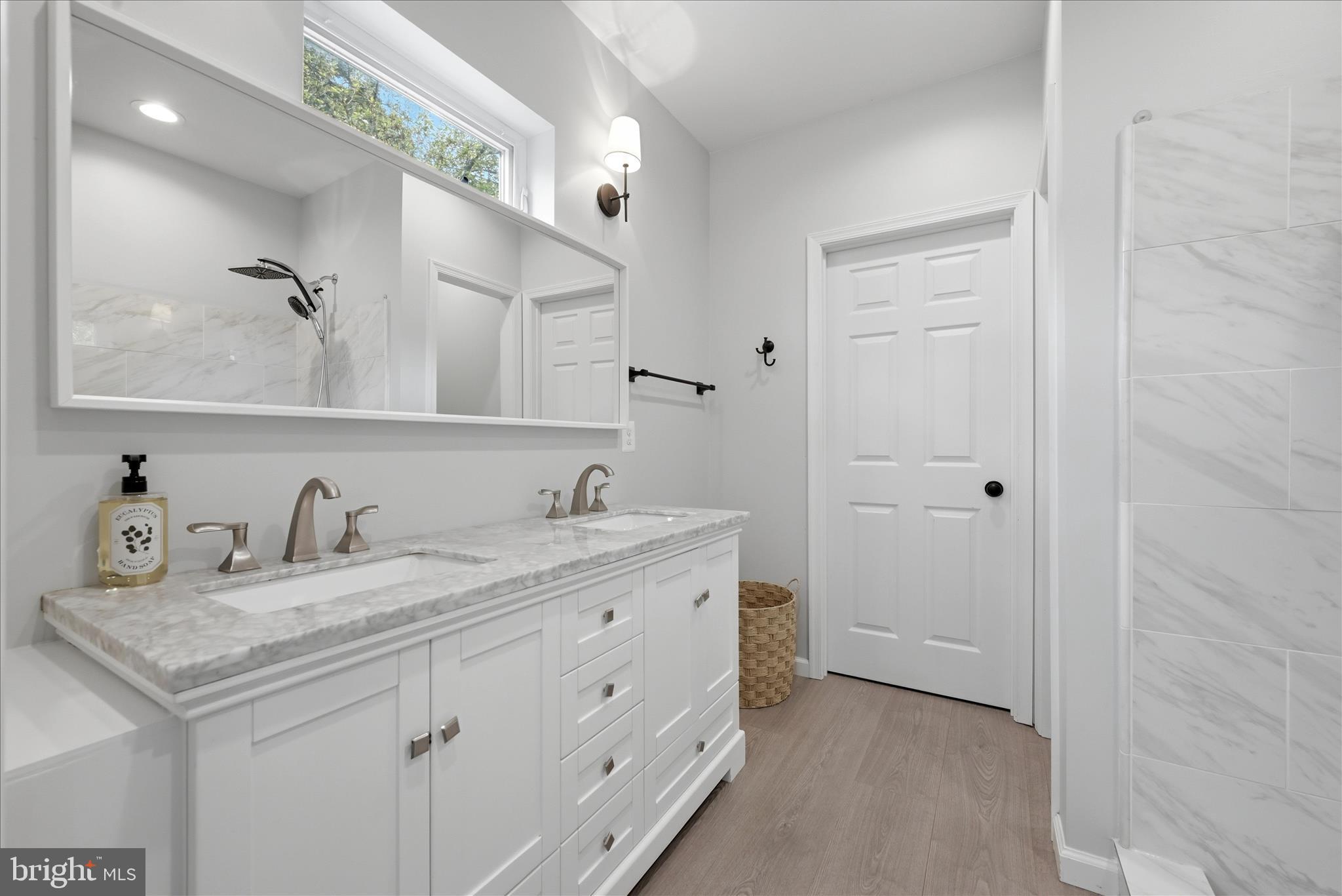 405 Edwards Ferry Road Northeast Leesburg, VA 20176 - Photo 42 of 95 Primary Bathroom