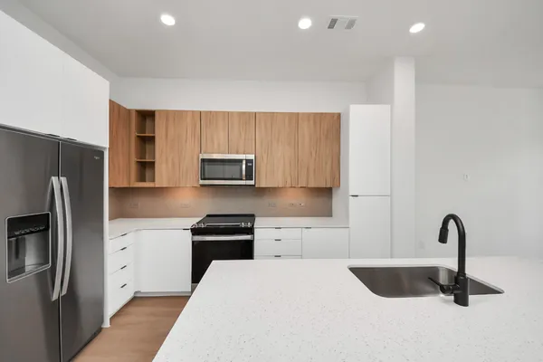 $3,190 | 2810 Riverby Road, Unit 545, Houston, TX 77020