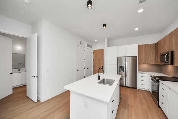 $3,190 | 2810 Riverby Road, Unit 545, Houston, TX 77020