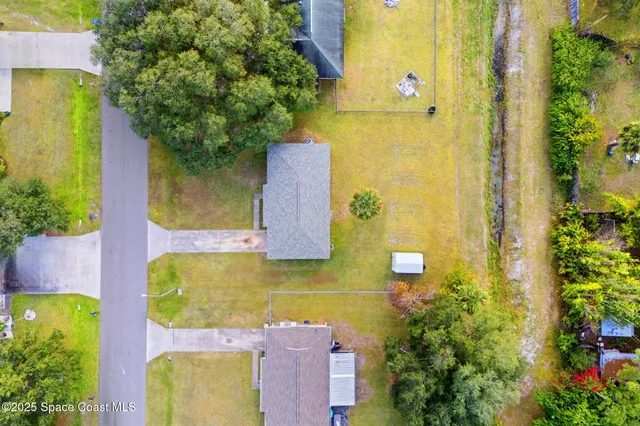 an aerial view of a houses with yard
