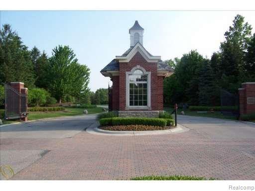2582 Golf Crest Drive Rochester, MI 48309 - Photo 2 of 8 Picture of Sub Entrance 3.jpg