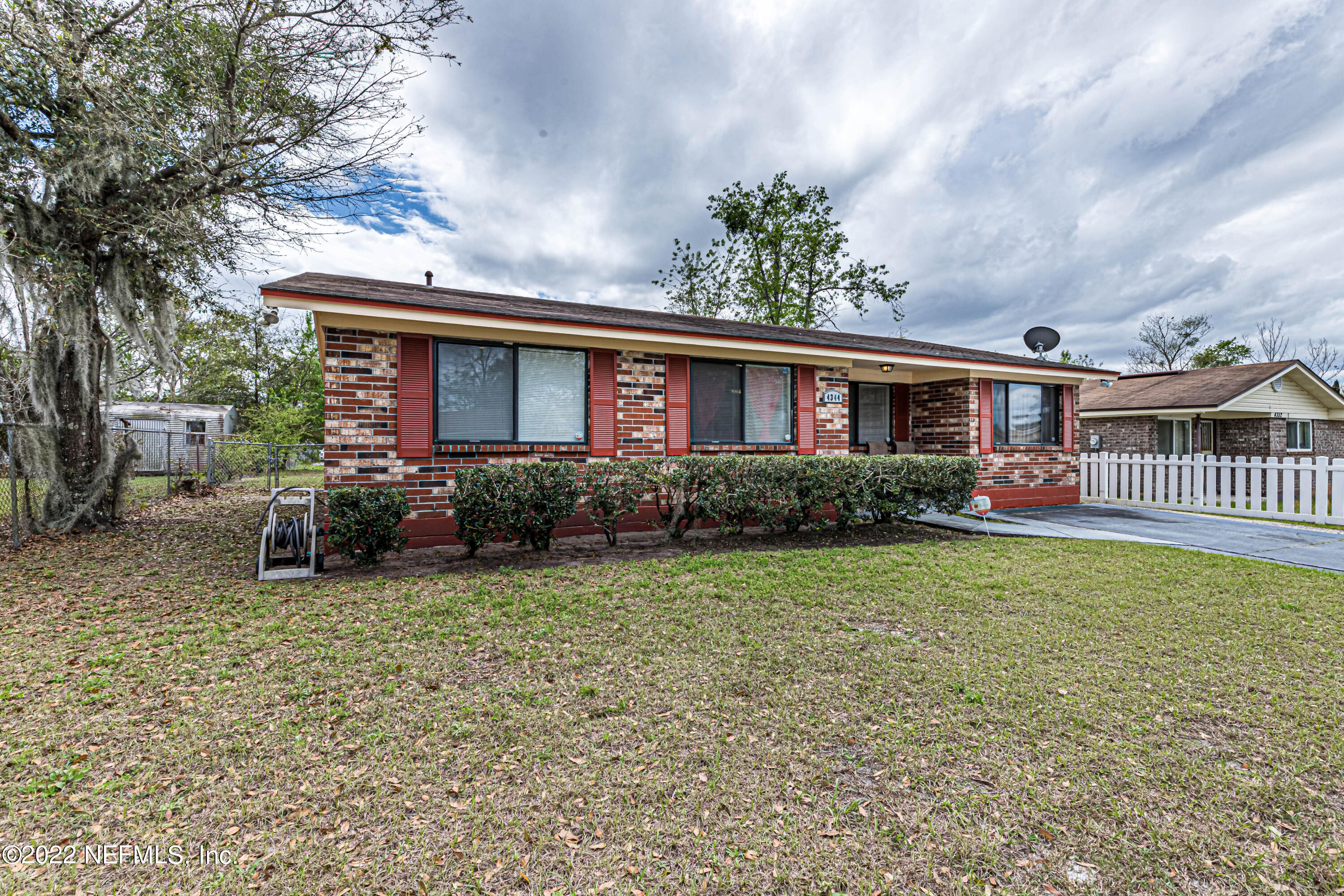4344 Bedivere Road Jacksonville, FL 32208 - Photo 13 of 30 Front Side