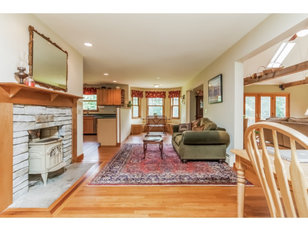 296 Bedford Road New Boston, NH 03070 - Photo 4 of 36