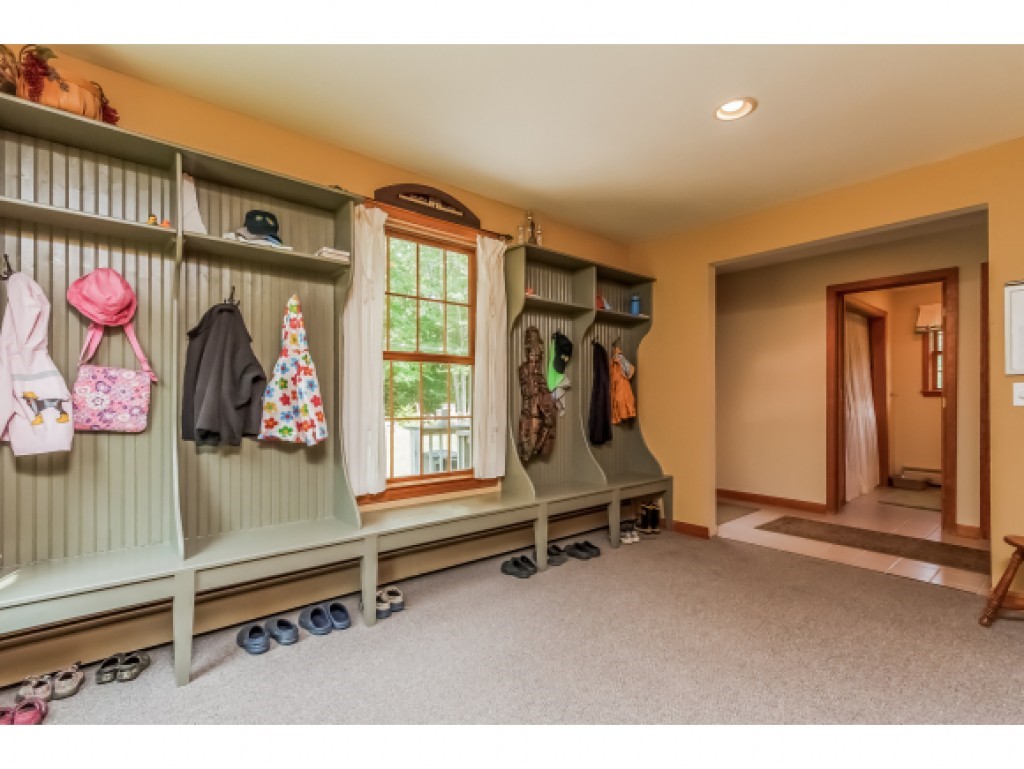 296 Bedford Road New Boston, NH 03070 - Photo 5 of 36