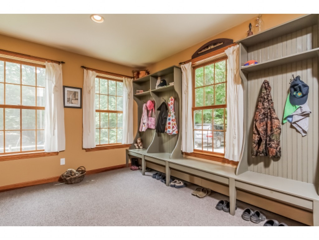 296 Bedford Road New Boston, NH 03070 - Photo 6 of 36