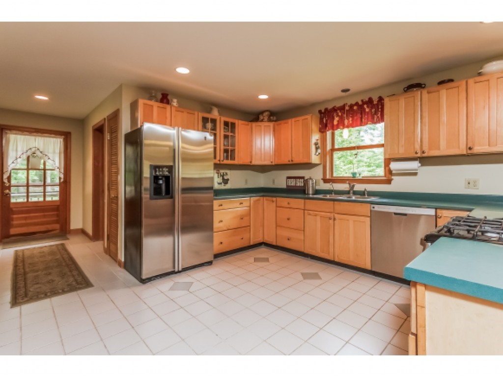 296 Bedford Road New Boston, NH 03070 - Photo 8 of 36