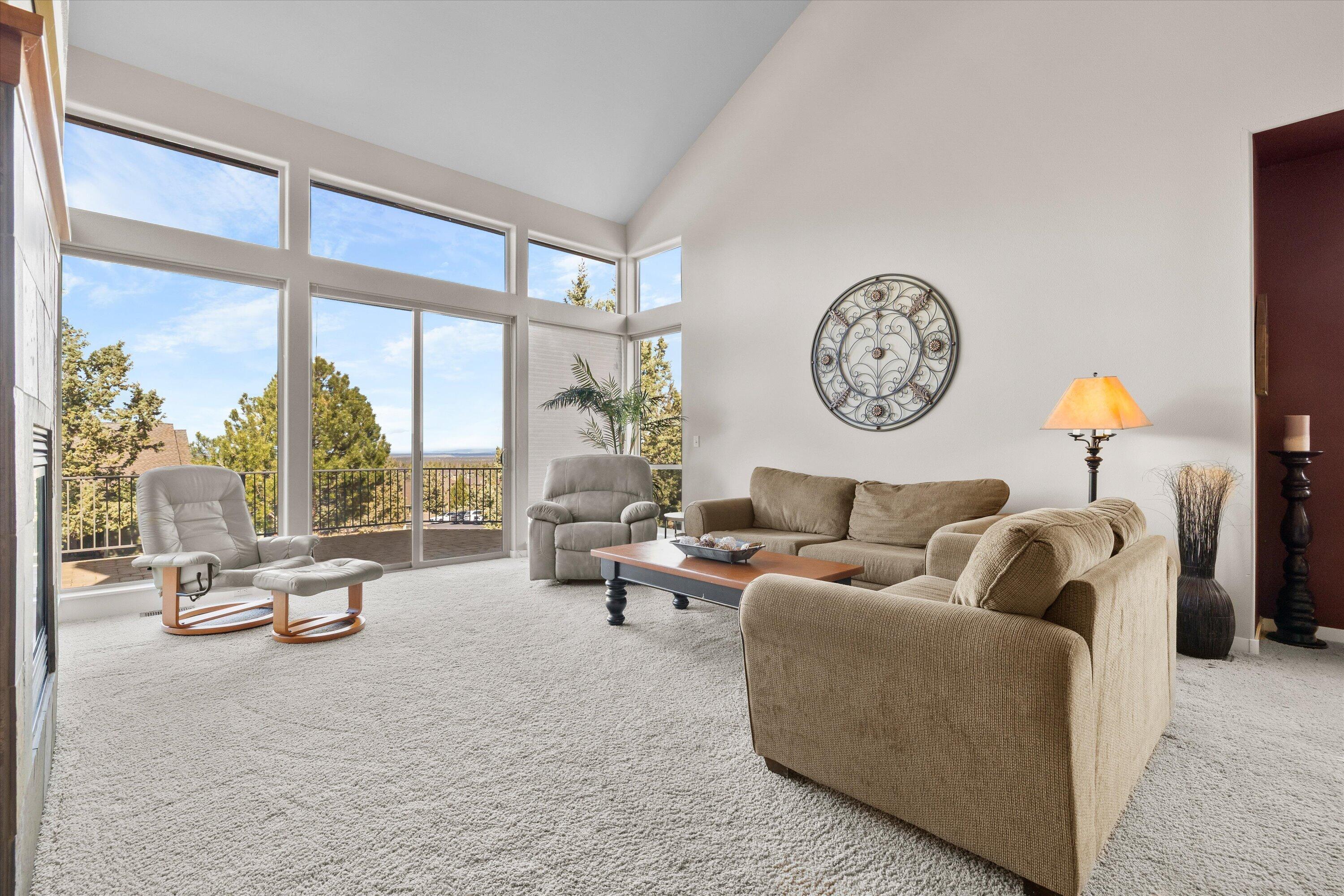 10879 Village Loop Redmond, OR 97756 - Photo 5 of 37 Great room