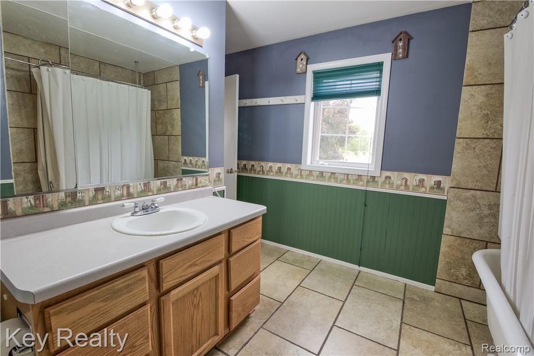 18896 Kent Road Dundee, MI 48131 - Photo 13 of 38 Smaller 18896 Kent Rd-20.jpg