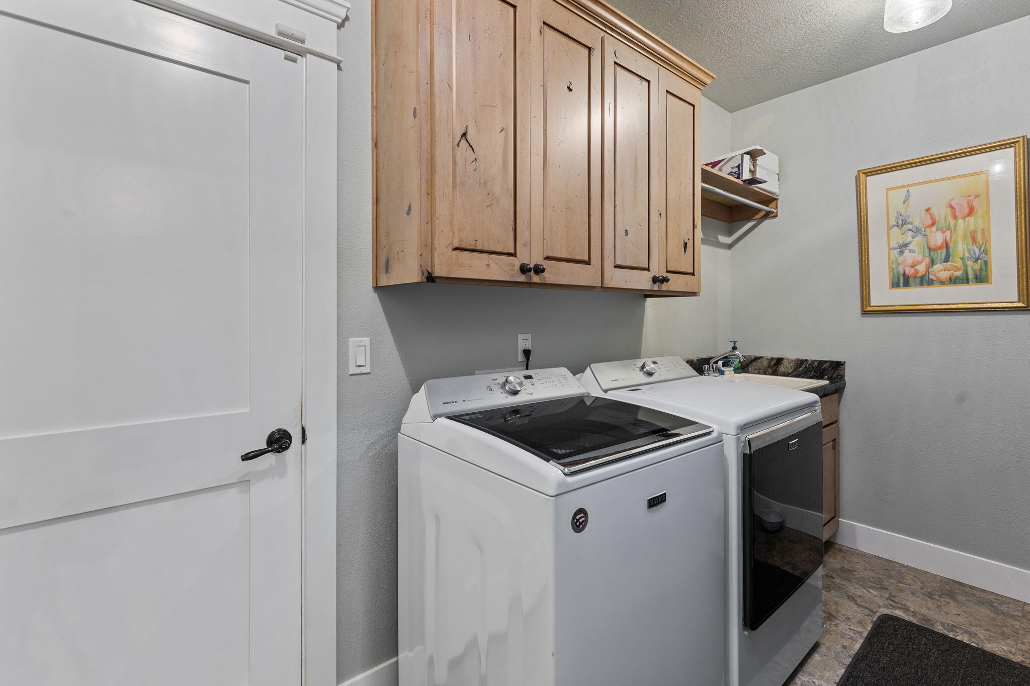 286 Rockinghorse Drive Grants Pass, OR 97527 - Photo 31 of 54 Laundry/Mud room off garage