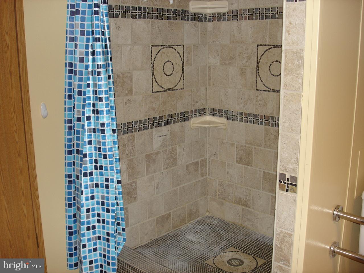 4820 Old Harrisburg Road, Unit L164 Gettysburg, PA 17325 - Photo 19 of 24 Primary Bath