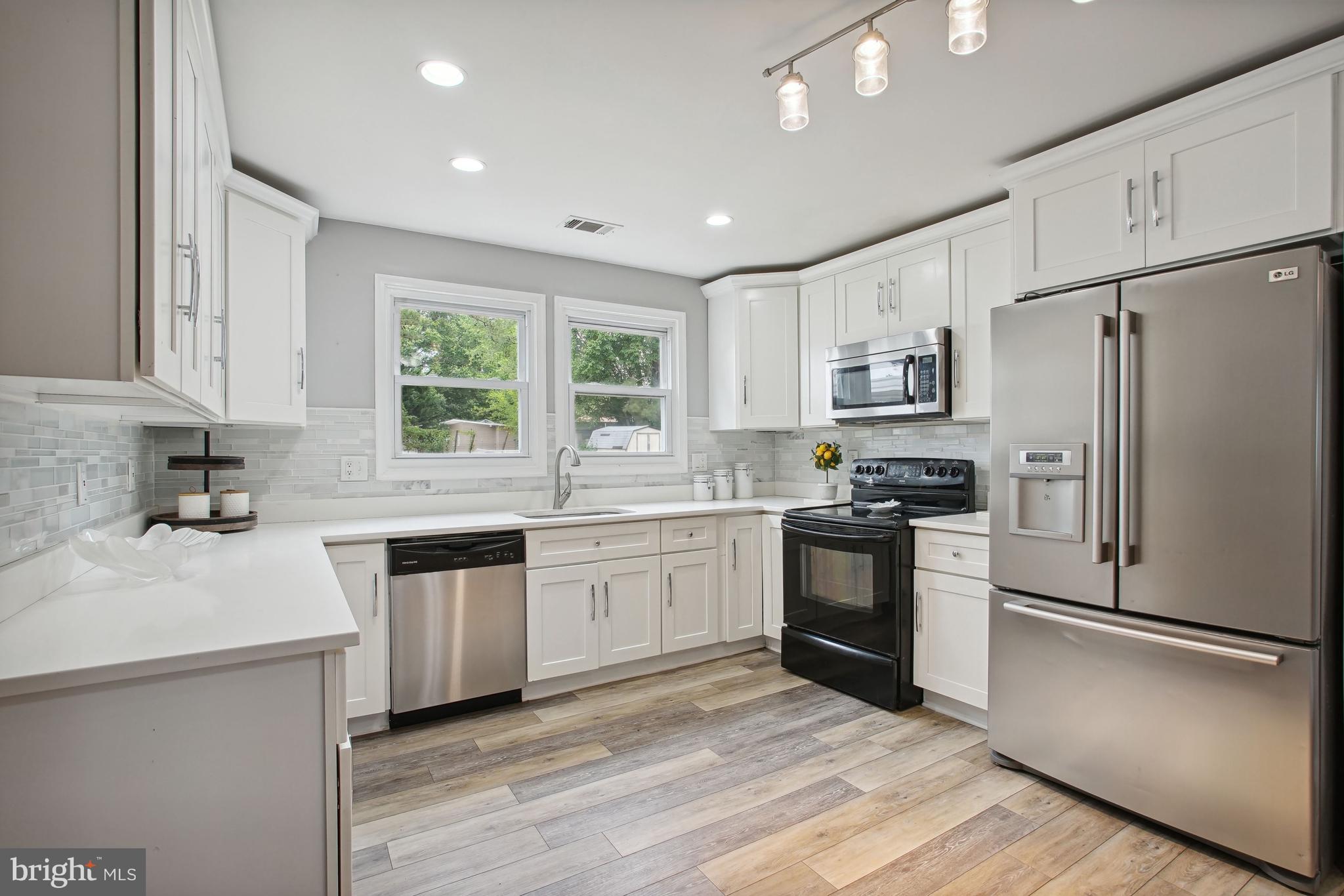 6000 Accokeek Road Brandywine, MD 20613 - Photo 9 of 31 Renovated kitchen