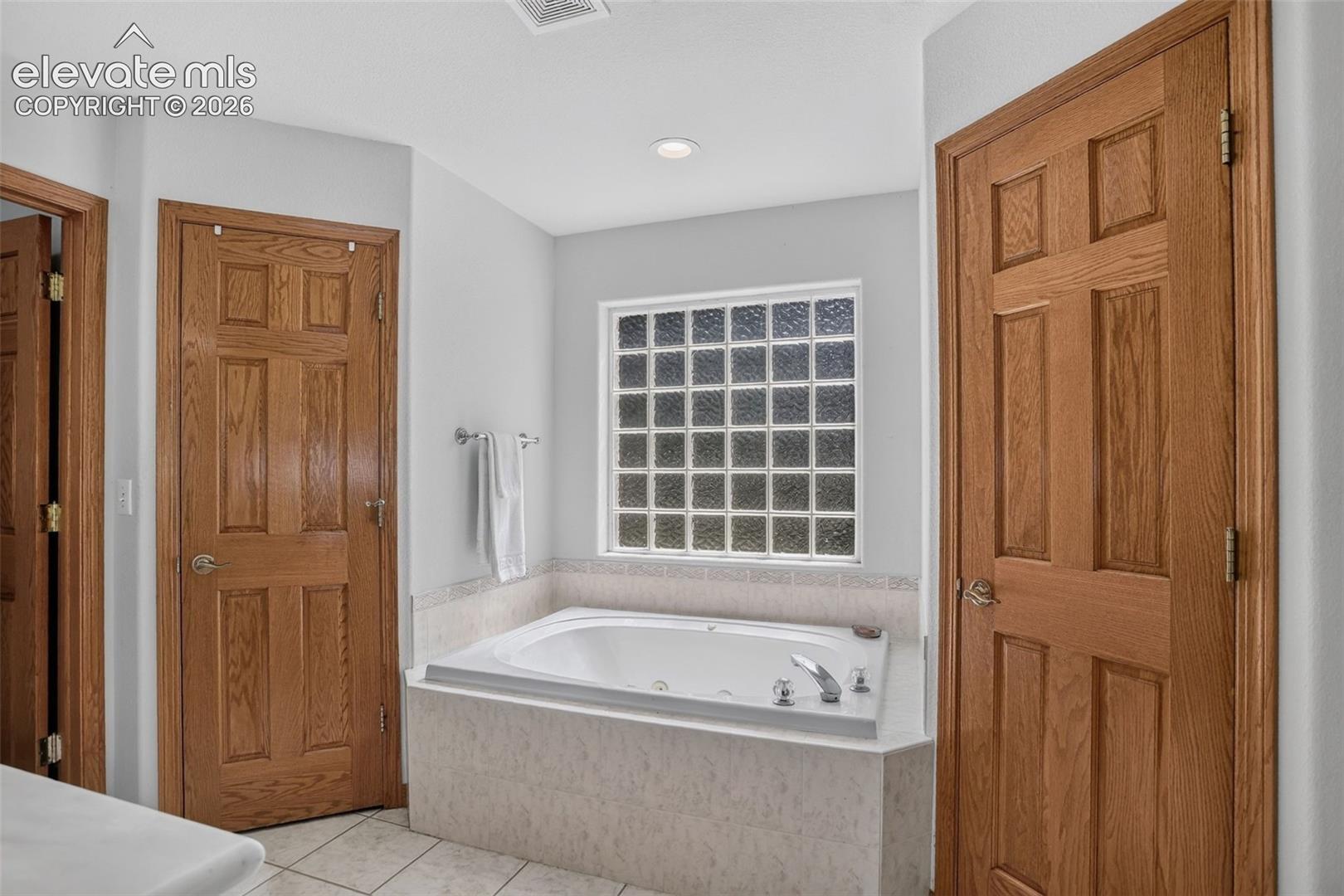 11570 Milford Road Elbert, CO 80106 - Photo 26 of 49 Primary bathroom with jetted tub.