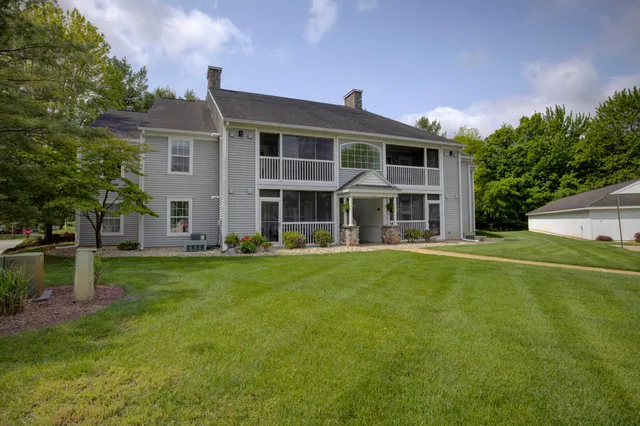 $179,000 | 920 Oakbrook Drive, Jackson, MI 49203