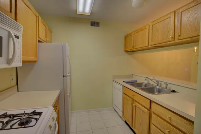 $179,000 | 920 Oakbrook Drive, Jackson, MI 49203