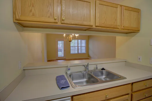 $179,000 | 920 Oakbrook Drive, Jackson, MI 49203