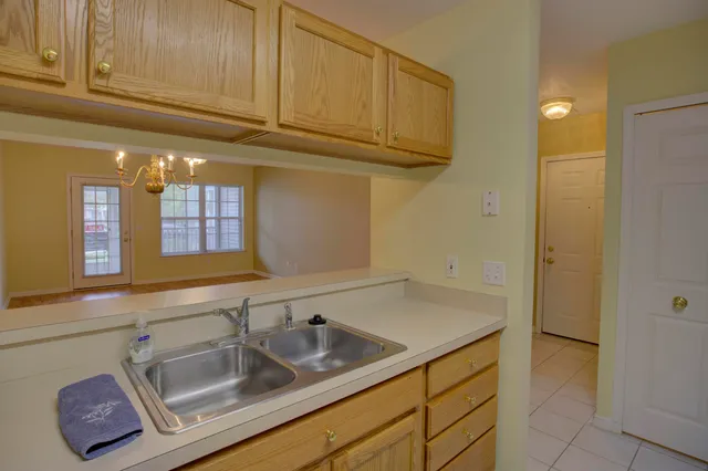 $179,000 | 920 Oakbrook Drive, Jackson, MI 49203