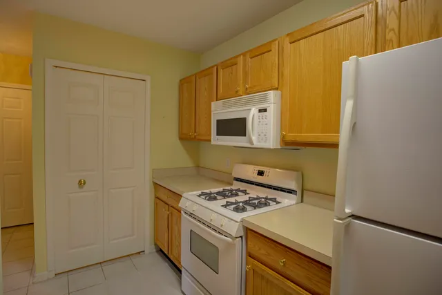 $179,000 | 920 Oakbrook Drive, Jackson, MI 49203