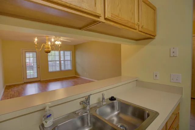 $179,000 | 920 Oakbrook Drive, Jackson, MI 49203