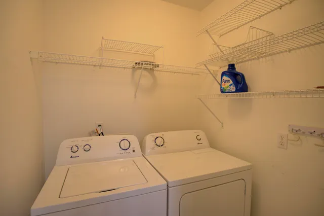 $179,000 | 920 Oakbrook Drive, Jackson, MI 49203