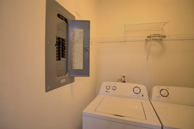 $179,000 | 920 Oakbrook Drive, Jackson, MI 49203